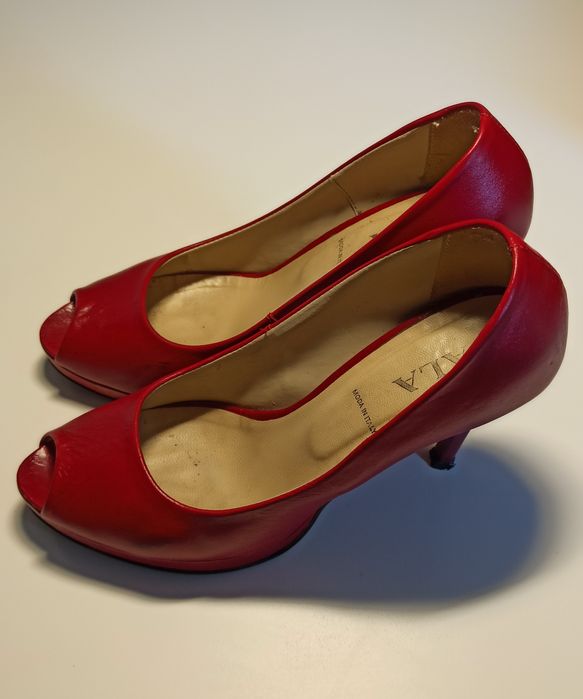 Czerwone skórzane czółenka z odkrytymi palcami rozm. 40 Sala