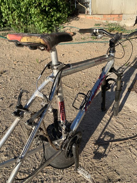 Vendo bicicleta de btt a precisar de reparações .