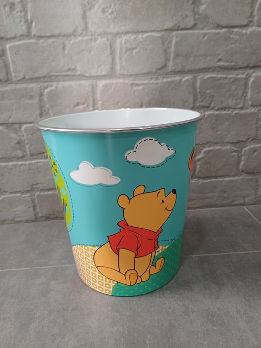 Banco e balde de criança