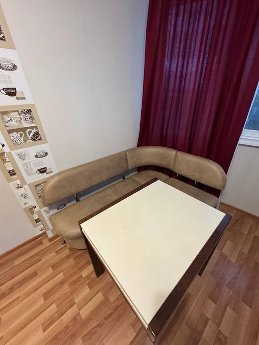 Кухонный мягкий уголок.