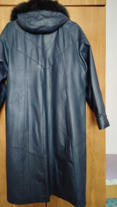 Плащ шкіряний з капюшоном, жіноча. Темно-синього кольору. Розмір 48-52