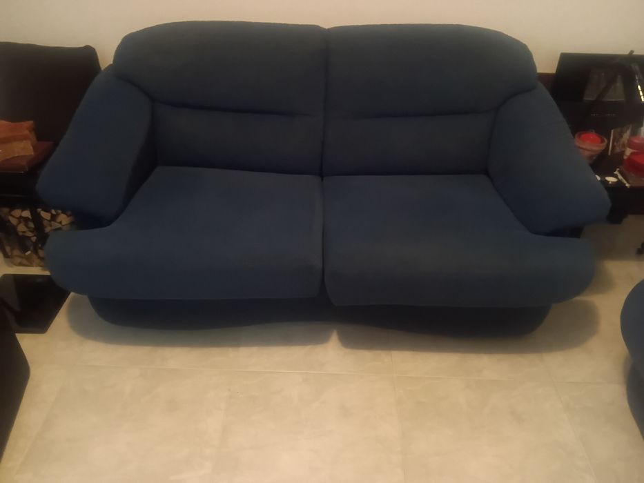 SOFÁS DE 2 E DE 3 Lugares  Com Boa Extrutura e Bem  Conservados.