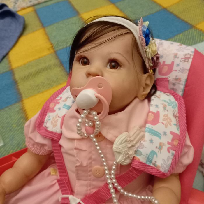Boneca Reborn com cabelo natural