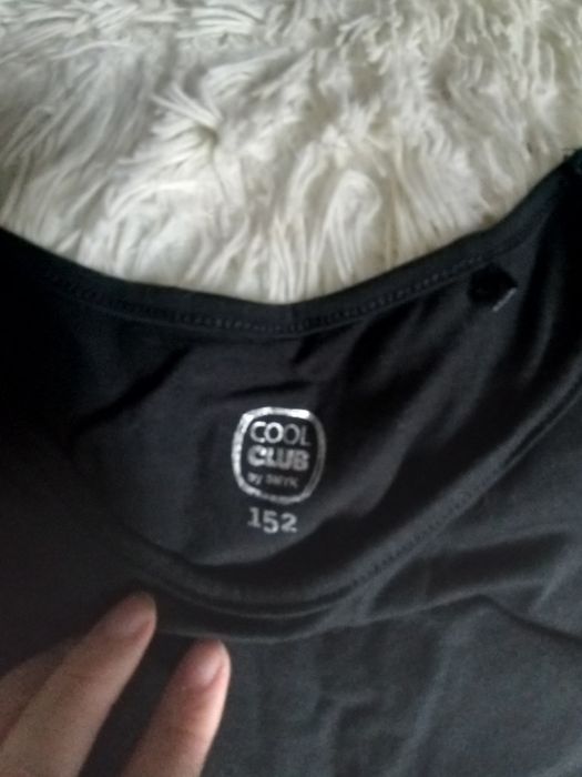 T-shirt cool club r. 152 czarny odkryte ramione w rękawku