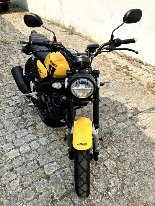 Yamaha XSR 125 amarela (2022) // 2.903 km // 4.600 €