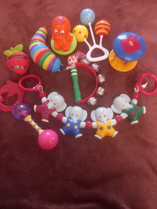 Дитячі іграшки для немовлят