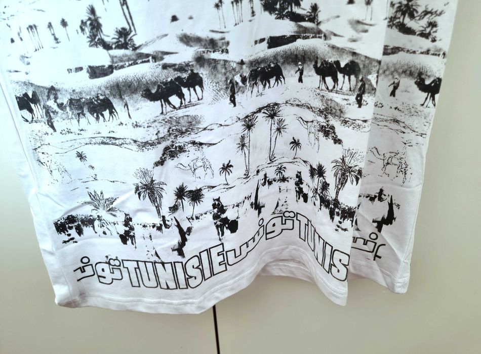 T-shirt branca Tunísia com camelos 100% algodão, tam XL - nunca usada