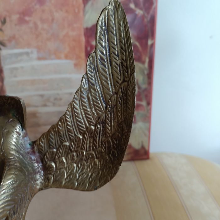 Zabytkowa rzezba,figura Orła na gałęzi z mosiądzu.