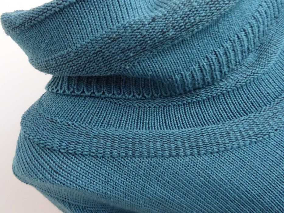 Dzianinowa sukienka z golfem petrol