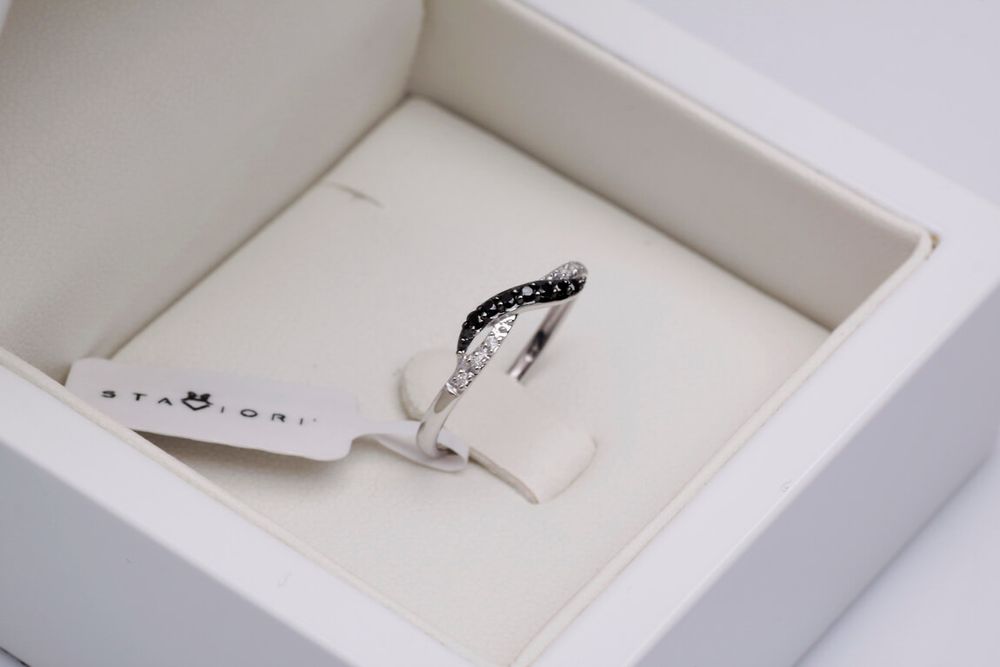 Złoty pierścionek Staviori z diamentem