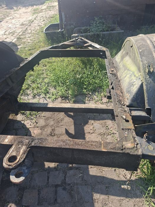 Przyczepka jedno osiowa,rama na resorach,solidna