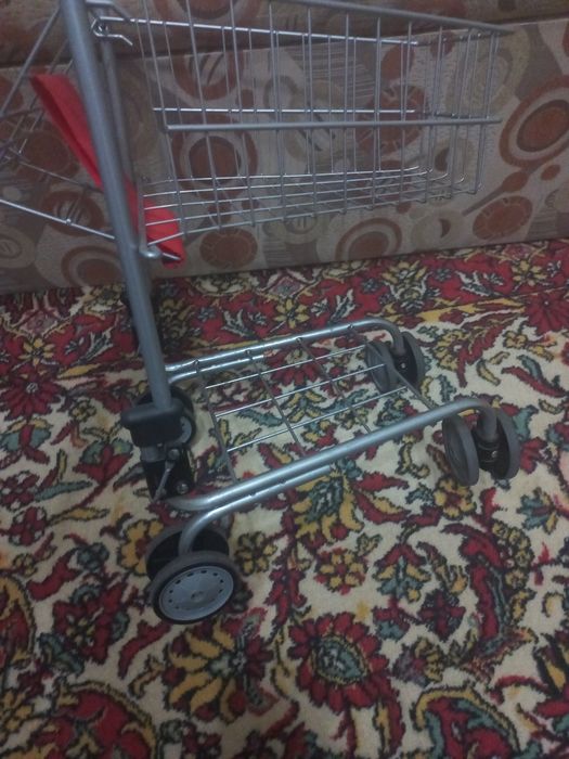 Дитяча тележка в гарному стані.Купували в брендовому магазині