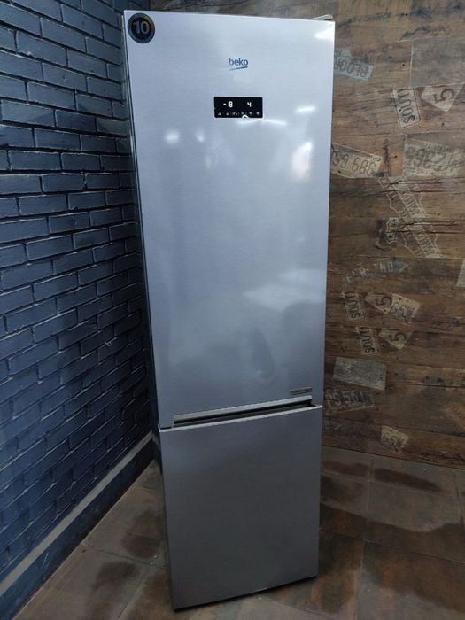 Холодильник Indesit Li7s1w  в новому стані , є доставка