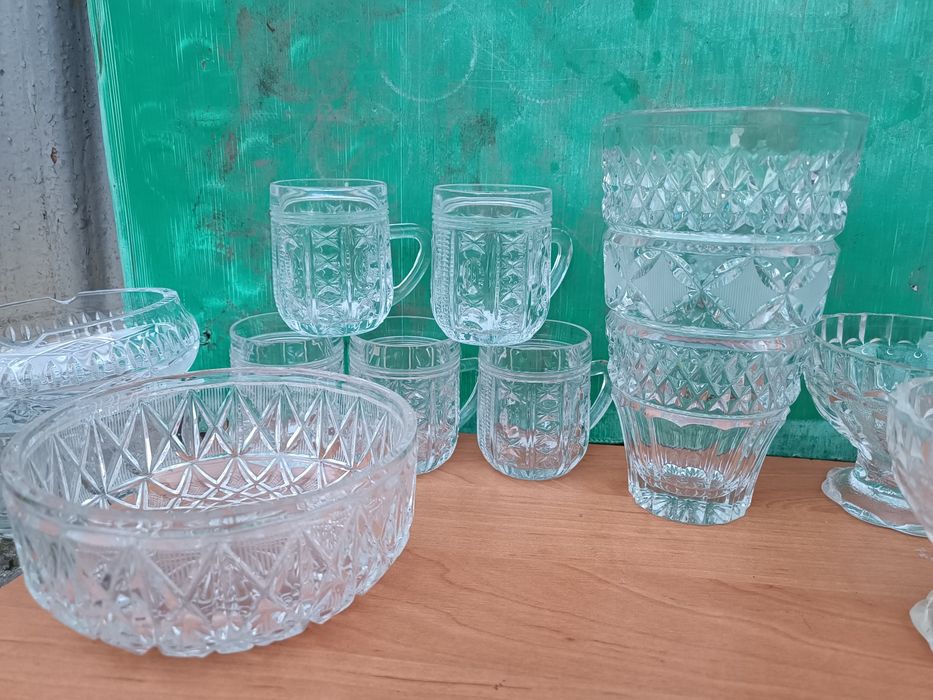 Хрусталь СССР бокалы ваза конфетница салатница.
Цена: 250 грн