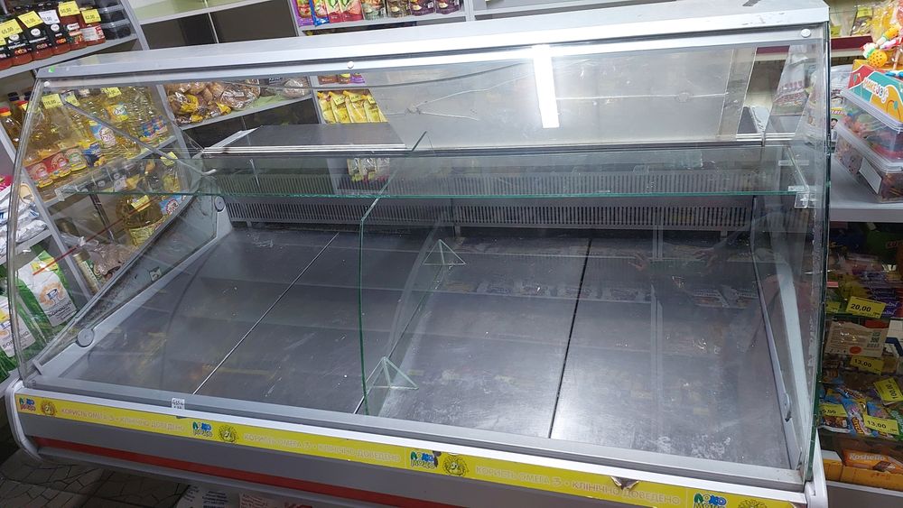 Продаються 2 ві холодильні вітрини  б.у.  робочі