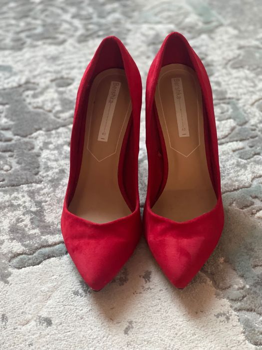 Туфлі на підборах Bershka