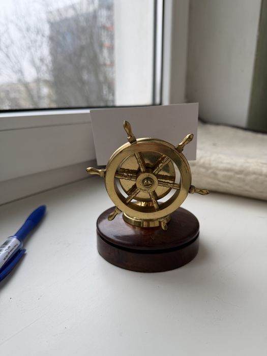 Пресс папье морской штурвал. С зажимом для карточек. Латунь. Дерево.
