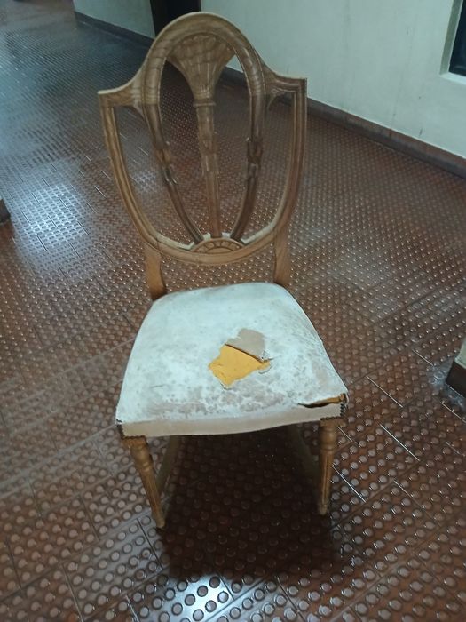 6 cadeiras antigas em bom estado para restauro do tecido