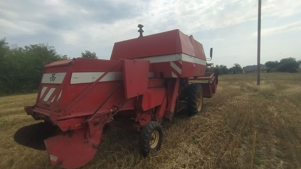 Зернозбиральний комбайн Massey Ferguson