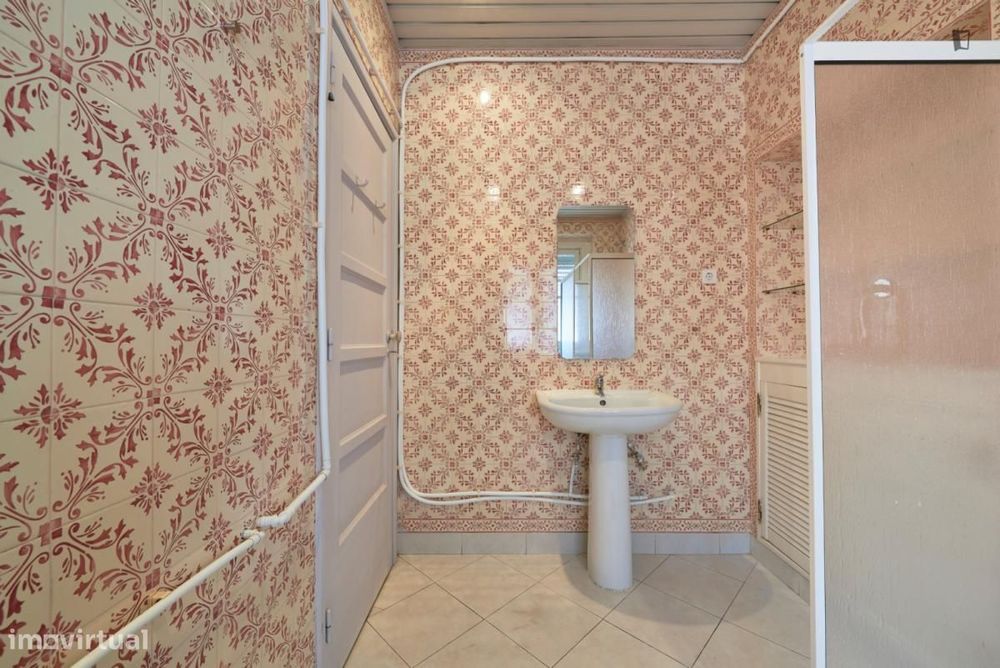 Quarto - localizado em Marquês de Pombal Lisbon