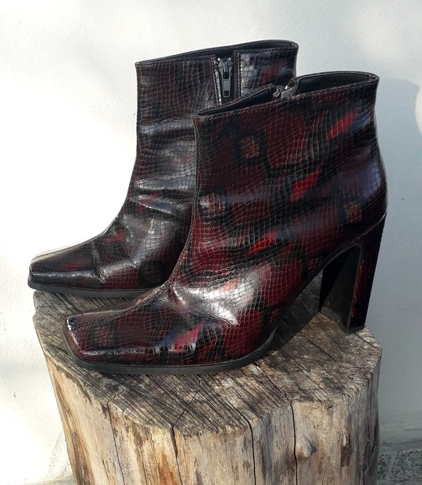 Bordowe botki na słupku, r. 39
