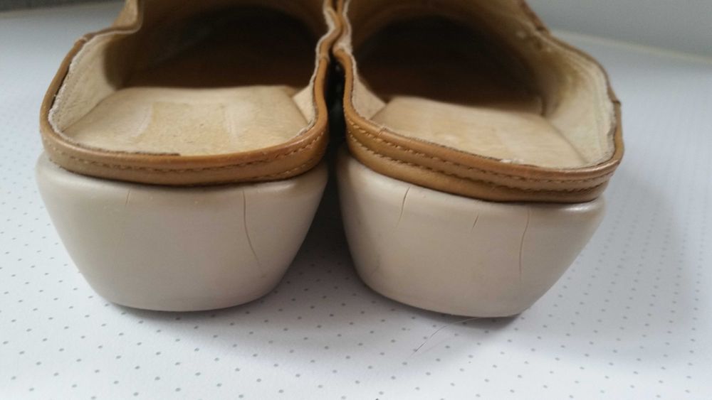 Тапочки-шлёпанцы кожаные