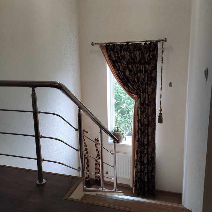 Продається будинок 142м2, 4 кімнати, 6 соток землі, 2 санвузла.