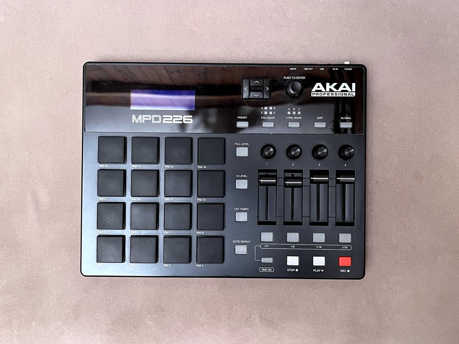 AKAI MPD226 kontroler MIDI pady do Abletona / samplingu
