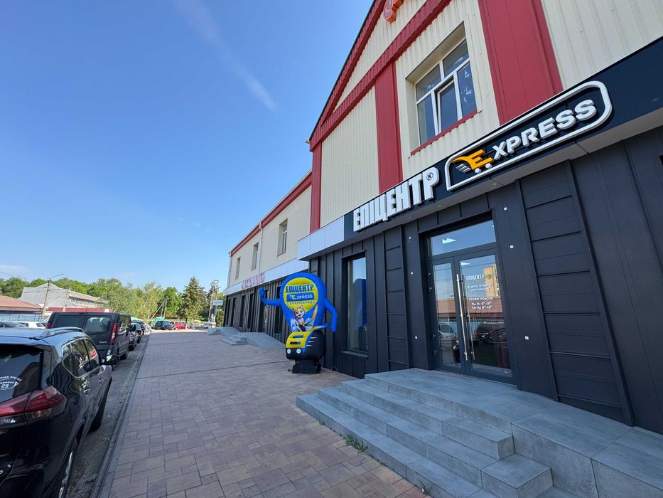 Фасадне приміщення в центрі Сміли, навпроти ринку