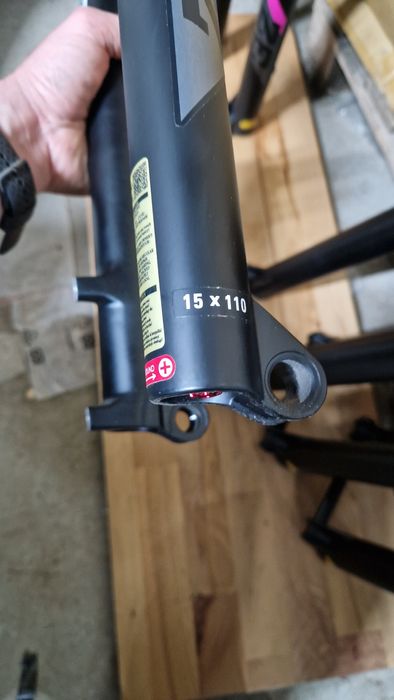 Pakiet Amortyzator Suntour Raidon RLR 100 mm 15x110