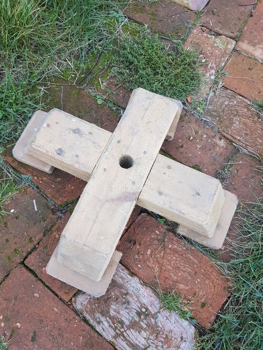 Stojak na sztuczną choinkę drewno