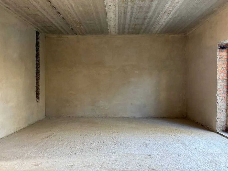 Сучасний дуплекс з великою ділянкою