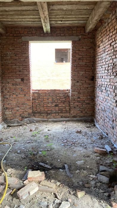 Недобудований будинок у Брошнів-Осаді