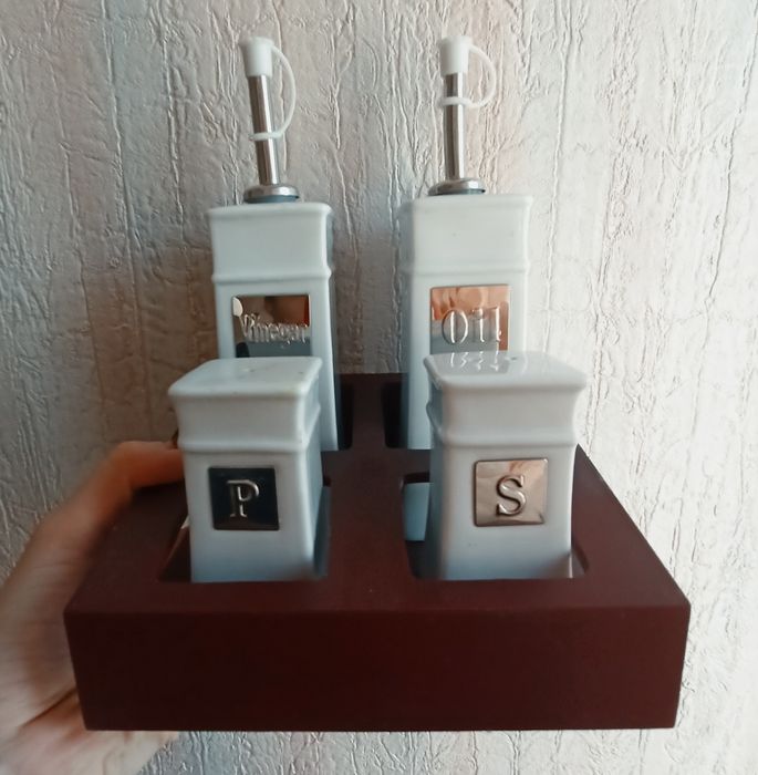 Набор столовый емкостей для соли и перцу масла и уксуса