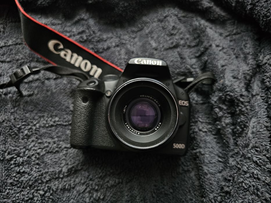 Продам дзеркальний фотоапарат Canon EOS 500D з об'єктивом HELIOS-44-2 2/58.