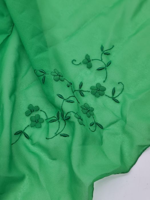 Lenço senhora verão bordado verde certificado da Madeira