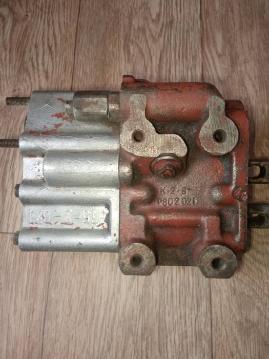 Гідравлічний розподільник