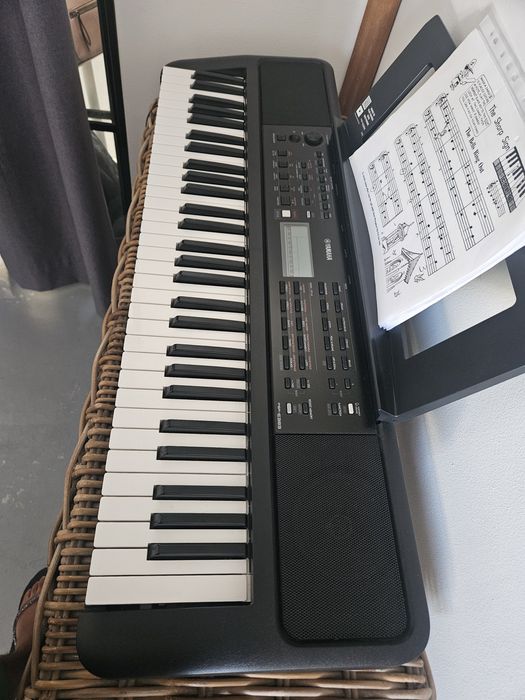 TECLADO Yamaha PSR-E383