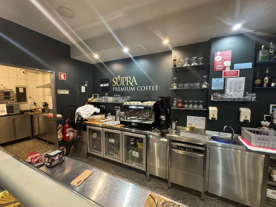 Trespassa-se cafetaria em pleno funcionamento