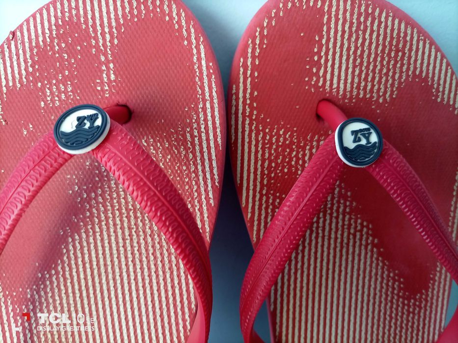 Chinelos de dedo Zippy