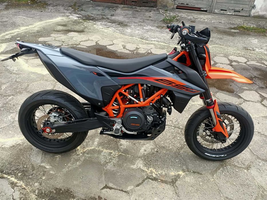 Motocykl KTM 690 SMC R