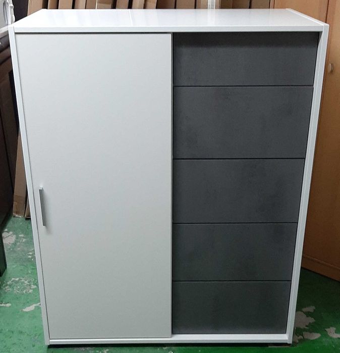 komoda z szufladami i drążkiem