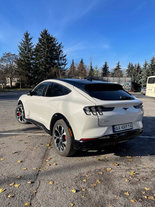 Електромобіль Mustang mach-e