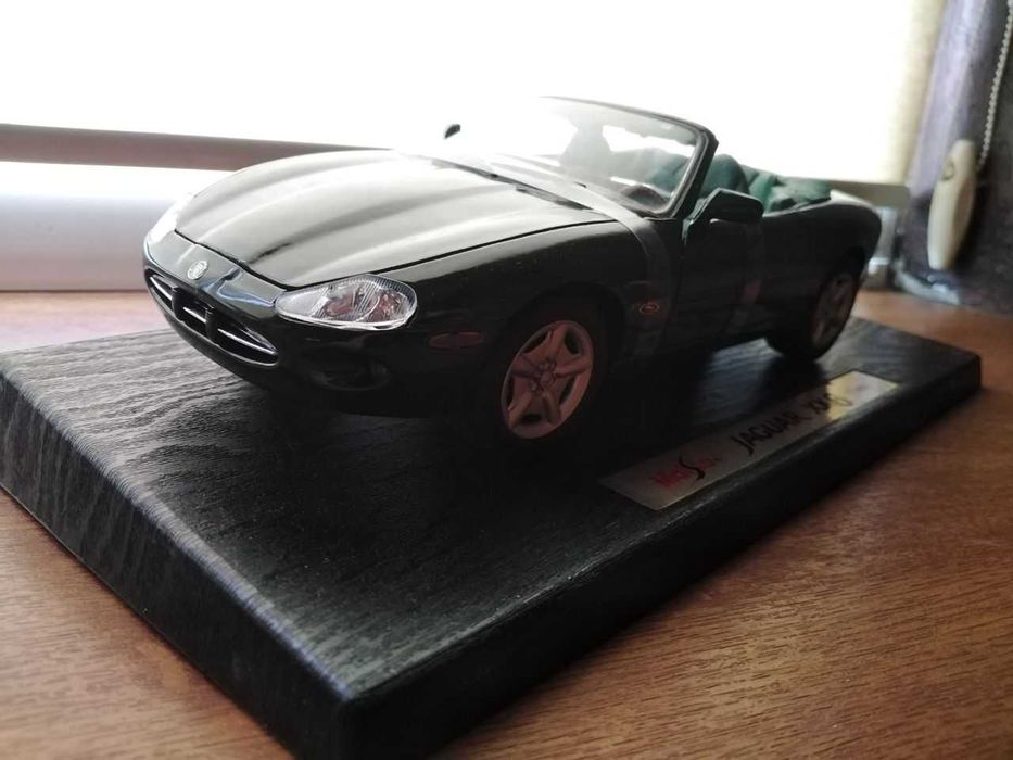 Модель автомобіля 1/18 MAISTO - JAGUAR - XK8 SPIDER 1996