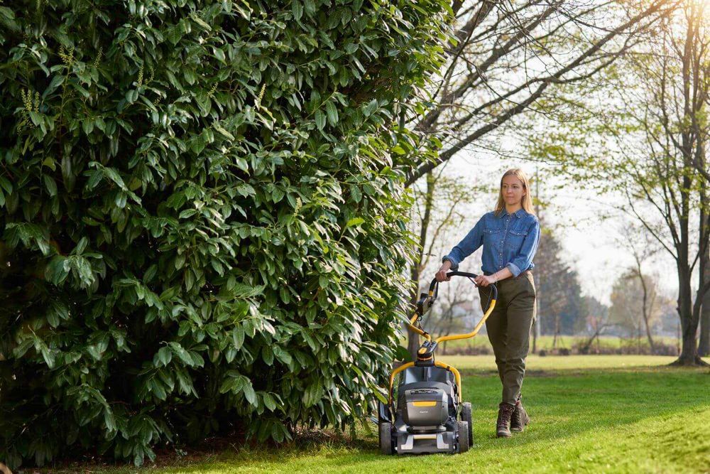 DLA KOBIET Kosiarka akumulatorowa Stiga  Combi 753e V Kit 2x7,5Ah