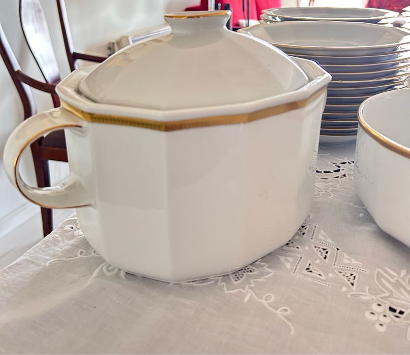 Serviço de Jantar Tirschenreuth Bavaria – 66 peças – Porcelana Alemã – Filete Dourado