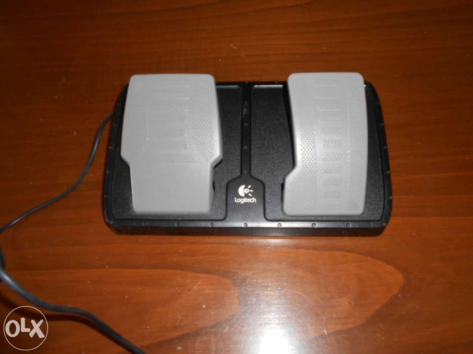 Volante e Pedais Logitec