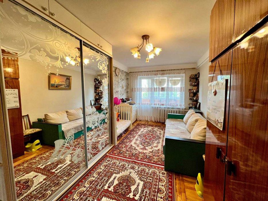 Продам 3х комнатную квартиру район "Александровского рынка"