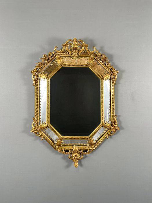 Антикварне дзеркало у стилі Людовіка XV