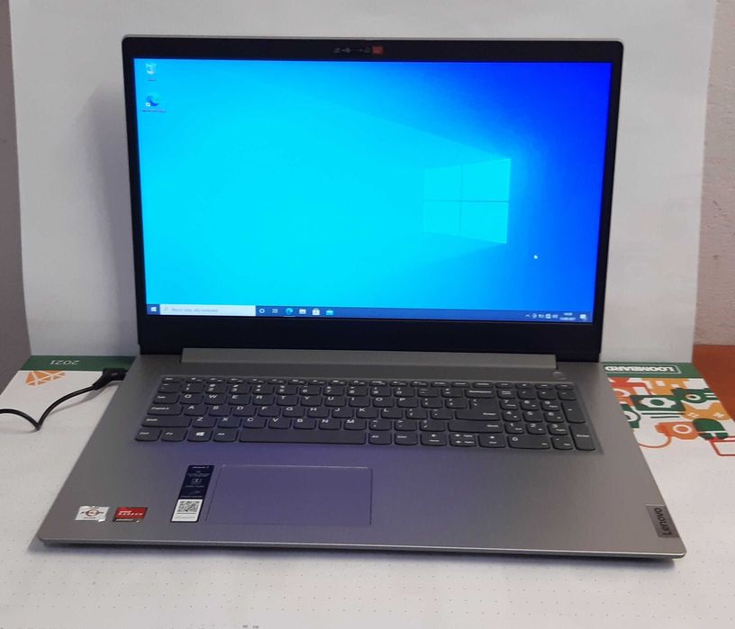 Lenovo Ideapad 3-17ADA - 17"/A3050U/4GB/256GB
